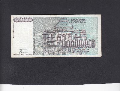 Beschrijving achterzijde: ACADEMY